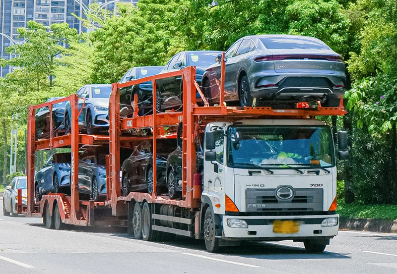 冬季天气寒冷，道路状况复杂，汽车托运需要注意以下事项